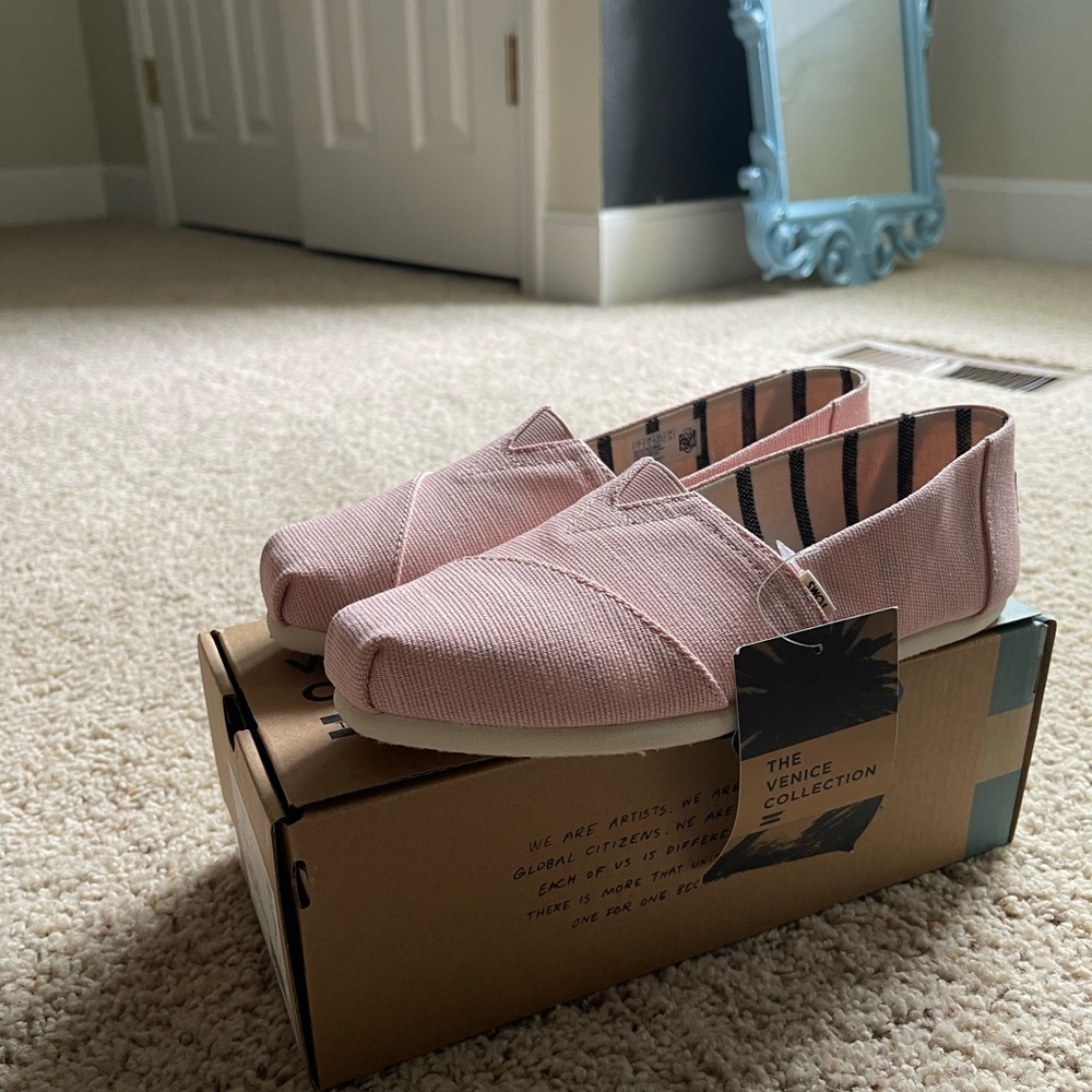 Toms shoes 🎀